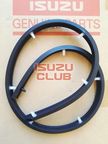 Уплотнитель с клепками угловой панели FVR34/FSR90 =Isuzu Original= *8980413592*