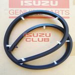 Уплотнитель с клепками угловой панели FVR34/FSR90 =Isuzu Original= *8980413592*