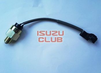 Фотография Выключатель заднего хода/нейтрали Isuzu NQR71/NQR75/NLR85 =Isuzu Original= *8980230500*